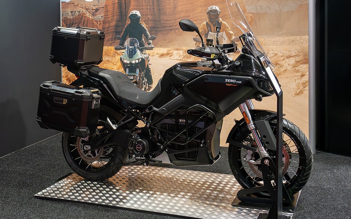 Trail électrique Zero DSR/X noir équipé de valises